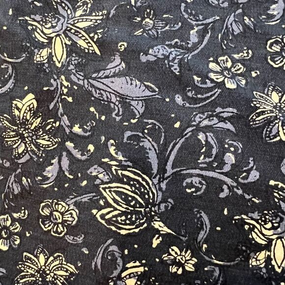 GAP Women's 12 navy floral stretch mid rise flat front zip up Summer sho… - Picture 3 of 10